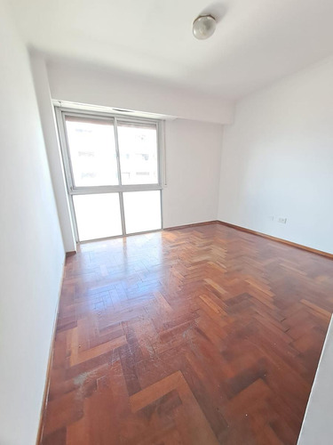 Departamento En Venta 2 Dormitorios Con Balcón. Centro. Sobre Vélez Sarfield