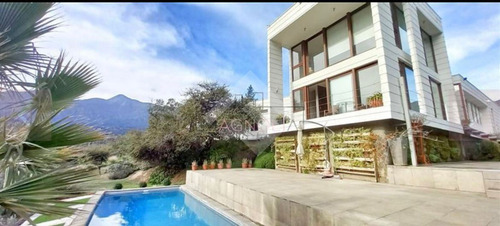 Casa En Venta De 5 Dorm. En Olmué