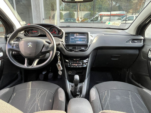 Peugeot 208 Premier 1.2 MT