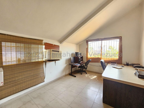 Cómoda Casa En Venta Ubicada En Maracay Urb Villas Ingenio Ii Db 24-20481