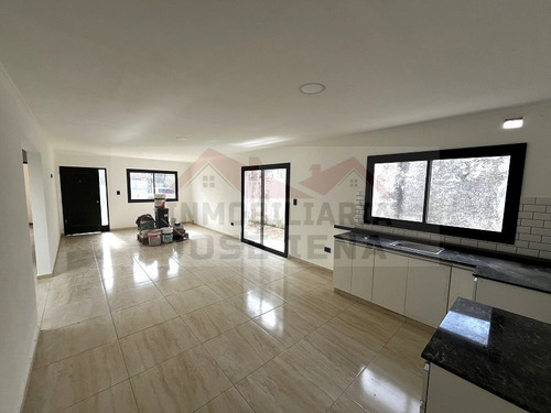 Casa 3 Dormitorios A Estrenar En Venta - Calle Escalada E/ 9 De Julio Y Alberti. Calle Asfaltada A 1 Cuadra De Avenida Italia.