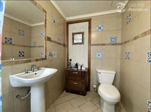 Casa En Venta De 3 Dorm. En Valparaíso