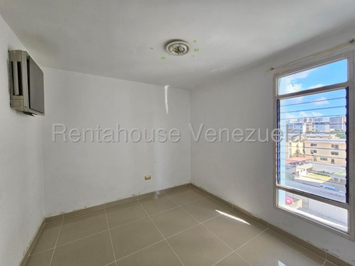 Apartamento En Venta Base Aragua Maracay Con Pozo De Agua Piscina Piso Medio Vigilancia Kg:25-12193