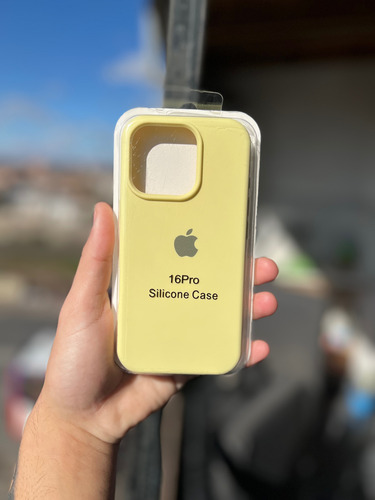 Funda Silicone Case Iphone 16 Pro Amarillo Lisa