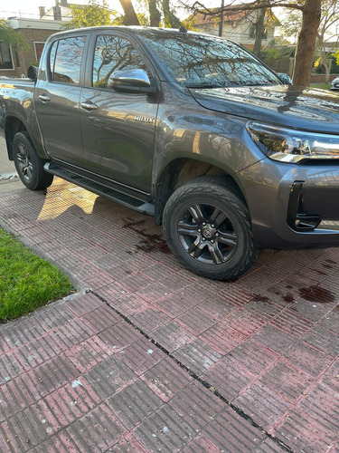 Toyota Hilux 2.7 D.cab. Srv