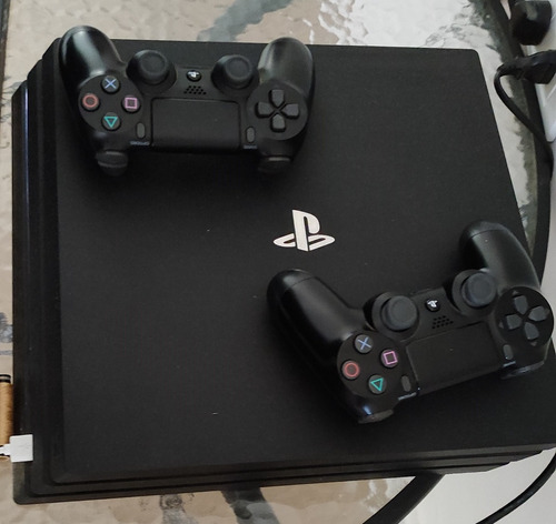 Sony Playstation 4 Pro - 1 Tb + 2 Controles