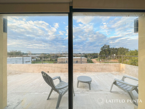 Imagen 26 de 30 de Casa Con Vista A Laguna Del Diario, 3 Dormitorios Más Dependencia Y Piscina