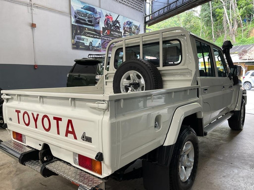 Imagen 5 de 12 de Toyota Macho Pick Up Hembra Land Cruiser Sincronico 4x4