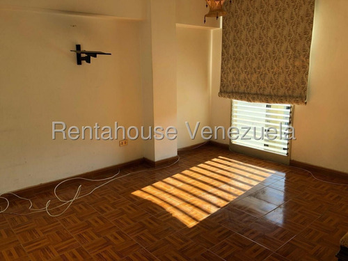 Ms: 25-16515 Se Vende Amplio Apartamento En Santa Rosa De Lima. A=123m2, 3h, 3b, 1p.