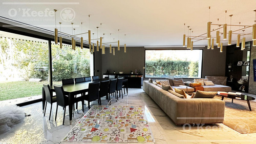 Imagen 11 de 30 de Casa En Venta De Categoría De Seis Ambientes En Abril Club De Campo