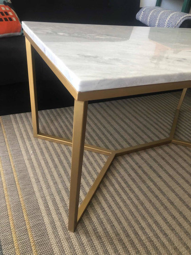 Imagen 5 de 7 de Mesa Ratona En Hierro Y Mármol Estilo Minimalista Indistrial