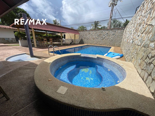 Posada En Venta, Playa El Agua, Antolin, Isla De Margarita