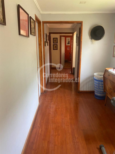 Casa En Venta De 5 Dorm. En La Florida