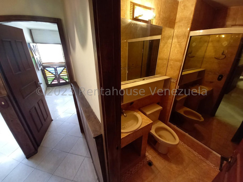 Amplio Y Comodo Apartamento Para Diseñar A Su Estilo Con Detalles Mediterraneos En Piedra Y Madera, Con Excelente Ubicacion Zona Norte De La Gran Valencia, Piso Medio, Edificio Conservado