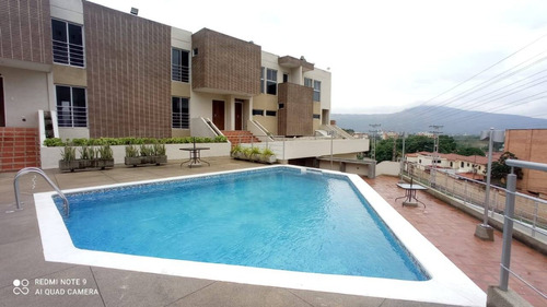 Tibisay Rojas Vende Townhouse En Residencias Altos De Aricagua. Urbanizaciòn Mañongo   Cod. 191705