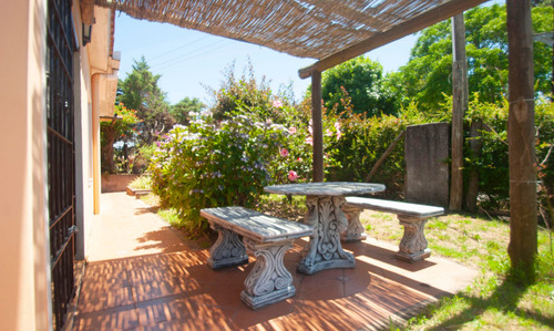 Casa En Costa Azul, 4 Dormitorios.