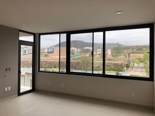 Residencia De Autor En: Altozano, 4ta Recamara En Pb, 5.5 Baños, Cochera Techada