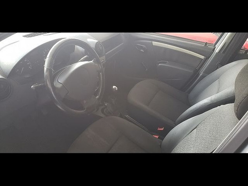 Logan 1.0 Authentique 16v 2008 Por Kombi