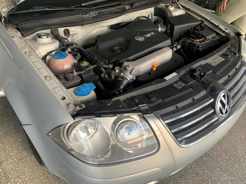 Volkswagen Bora 1.8 Highline T Tiptronic Cuero 2011