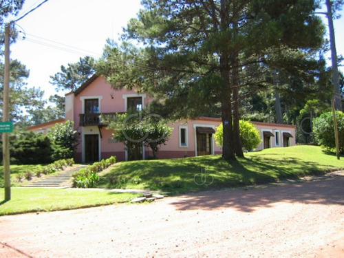 Imagen 3 de 29 de Punta Del Este, Chalet Con Gran Jardín, 4 Dormitorios Y Piscina-