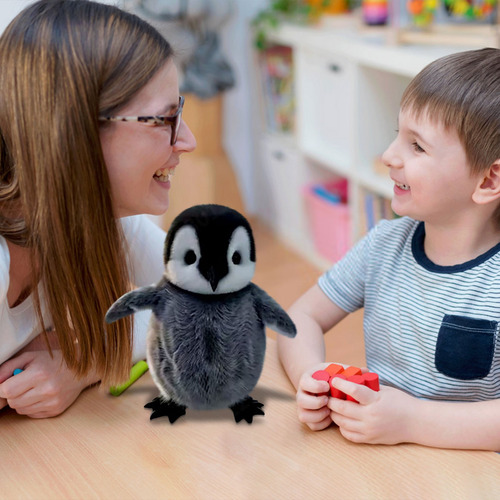 Un Bonito Adorno De Peluche Con Forma De Pingüino Emperador