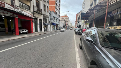 Alquiler Local Comercial, Centro Cordon Colonia Y Vazquez, Salon, Oficina Baño Y Subsuelo. 72 M2