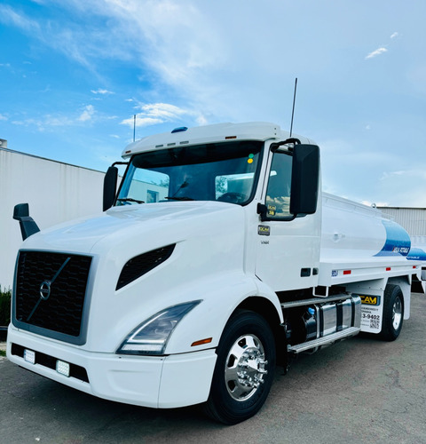 Pipa De Agua 10,000 Litros Camion Rabon Volvo 2019
