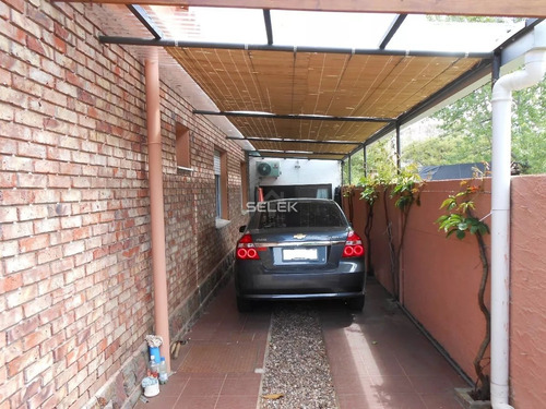 Vendo Chalet 5 Dormitorios, 2 Baños, Apto. Al Fondo, Calefacción, Chochera, Parrillero, Estufa A Leña, Próxima A La Playa