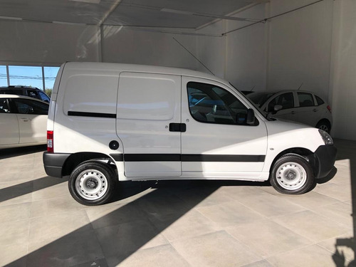 Imagen 4 de 10 de Citroën Berlingo 2021 M69 1.6 110 Cv Business Furgón