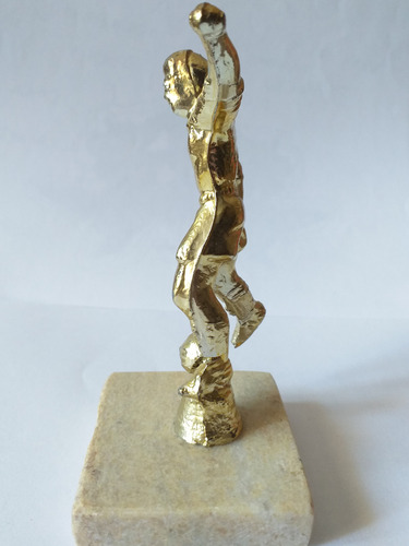 Trofeo Jugador De Futbol Con Pelota Base De Marmol (Usado)
