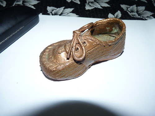 Antiguo Zapato De Cobre Con Sello