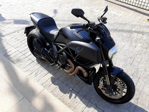 Imagem 5 de 8 de Ducati Diavel Dark