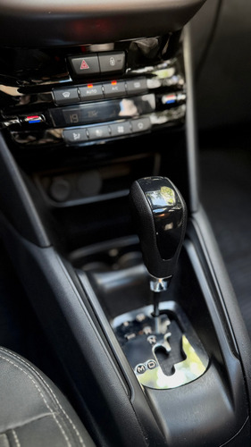 Peugeot 208 1.6 Feline Tiptronic