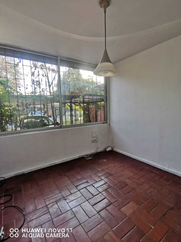 Se Vende Casa En Ñuñoa De 210m2,4d,3b,2e (101315)
