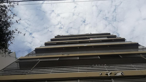 Imagen 1 de 14 de Departamento De 2 Ambientes , Muy Buen Estado .