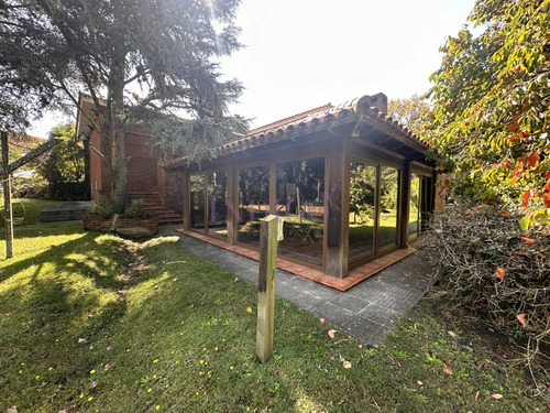 Solanas, Casa En Venta, A 100 Mts Del Mar.