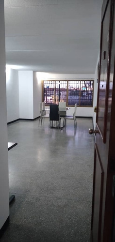 Michelle Vende Apartamento En Res. Lara Valencia Ind-yg