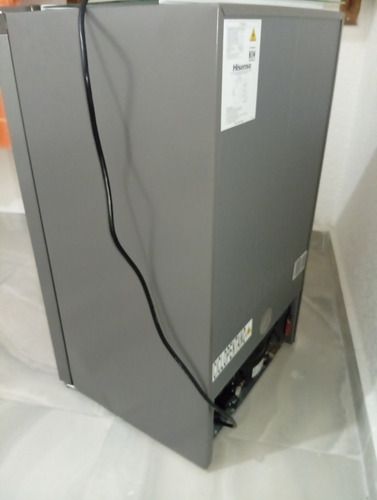 Frigobar Hisense Rr33d6agx1 3.3 P3 Color Silver (Usado)