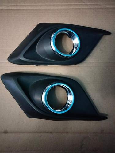 Par De Rejillas De Faro Mazda 3 14-16 Originales 