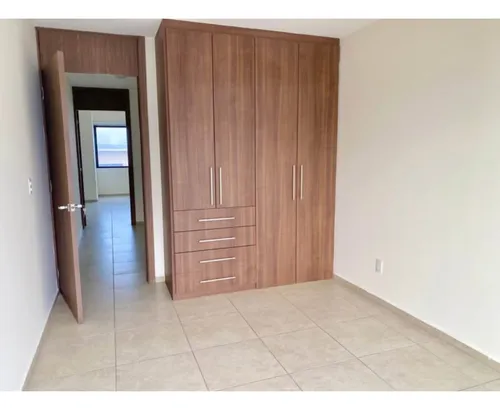 Casa En Renta Con Cuarto De Servicio En Zibata K