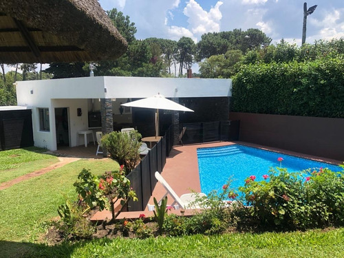 Imagen 5 de 24 de Casa Punta Del Este Lugano Con Piscina Climatizada- Blancanieves
