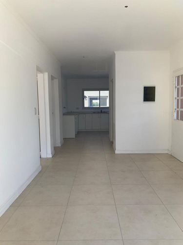 Imagen 16 de 22 de Casas En B° Con Porton Excelente Ubicacion