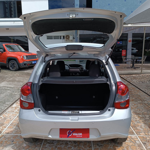 Toyota Etios 1.5 X PLUS 16V FLEX 4P AUTOMÁTICO