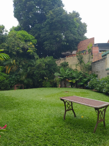 Best House Vende Estupenda Casa En El Country Club Chacao, Caracas.