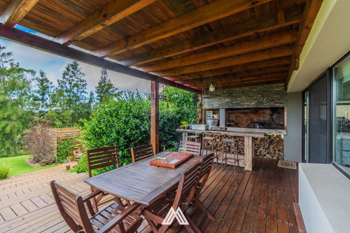 Venta Casa En Altos De La Tahona