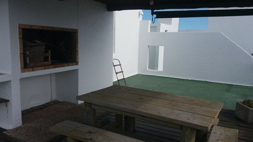 Apartamento En Venta De 2 Dormitorios En Playa Mansa