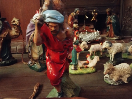 Pesebre Navideño Con Figuras 30cm Maria Camellos Reyes Magos (Usado)