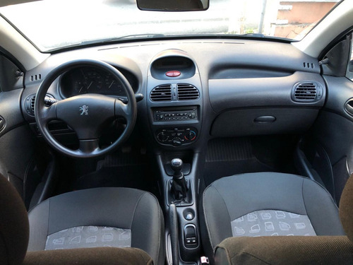 Peugeot 206 Hatch. Presence 1.4 8v Gasolina Manual