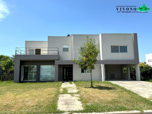 Casa En Haras Santa Maria, Barrio Las Lomas