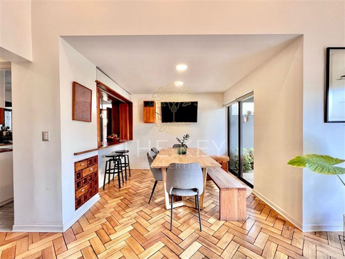 Casa En Venta De 5 Dormitorios Y Piscina - Ñuñoa